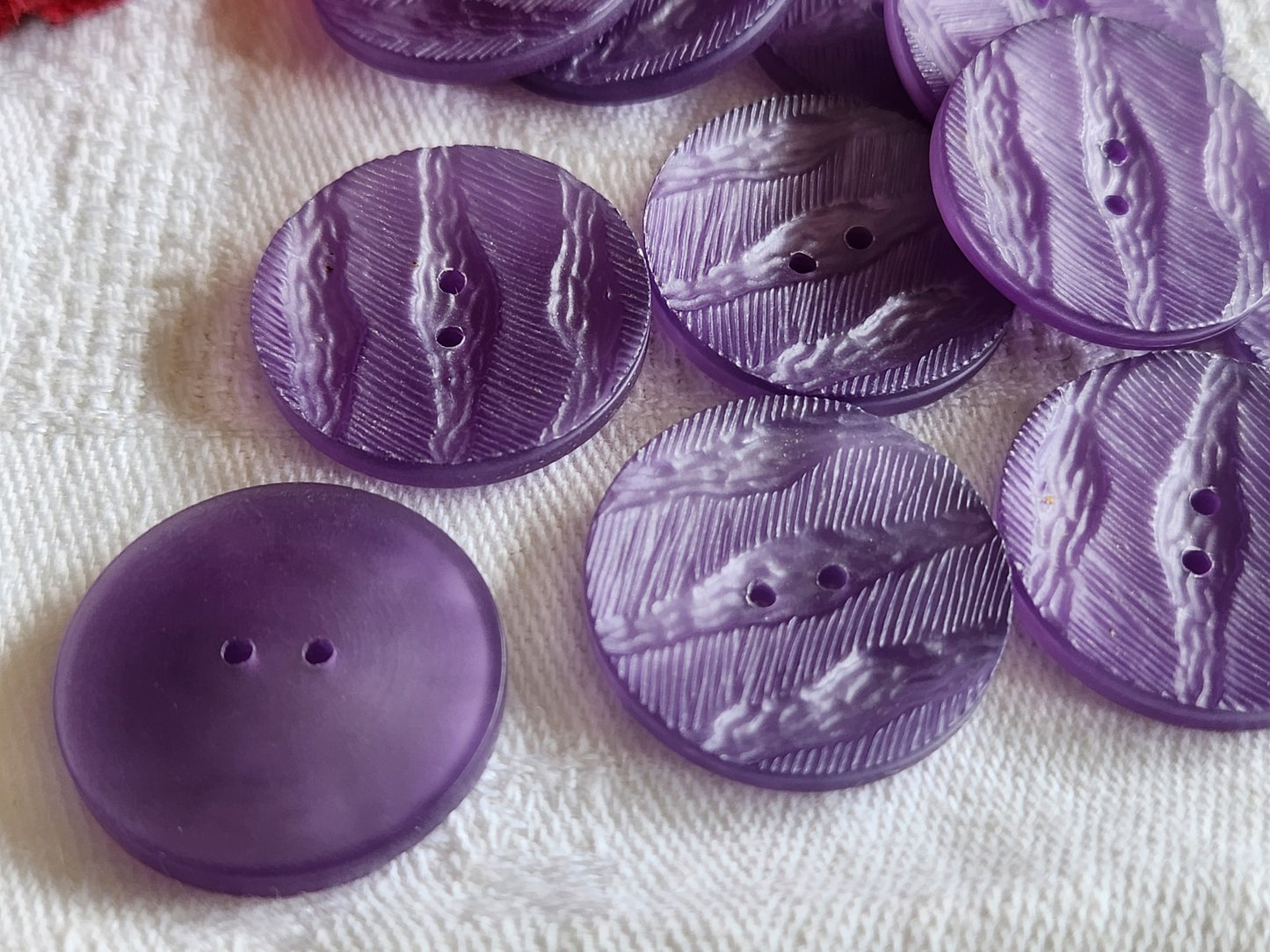 Lot 10 boutons vintage violet texturé 2,2 cm  à trous ref 1219