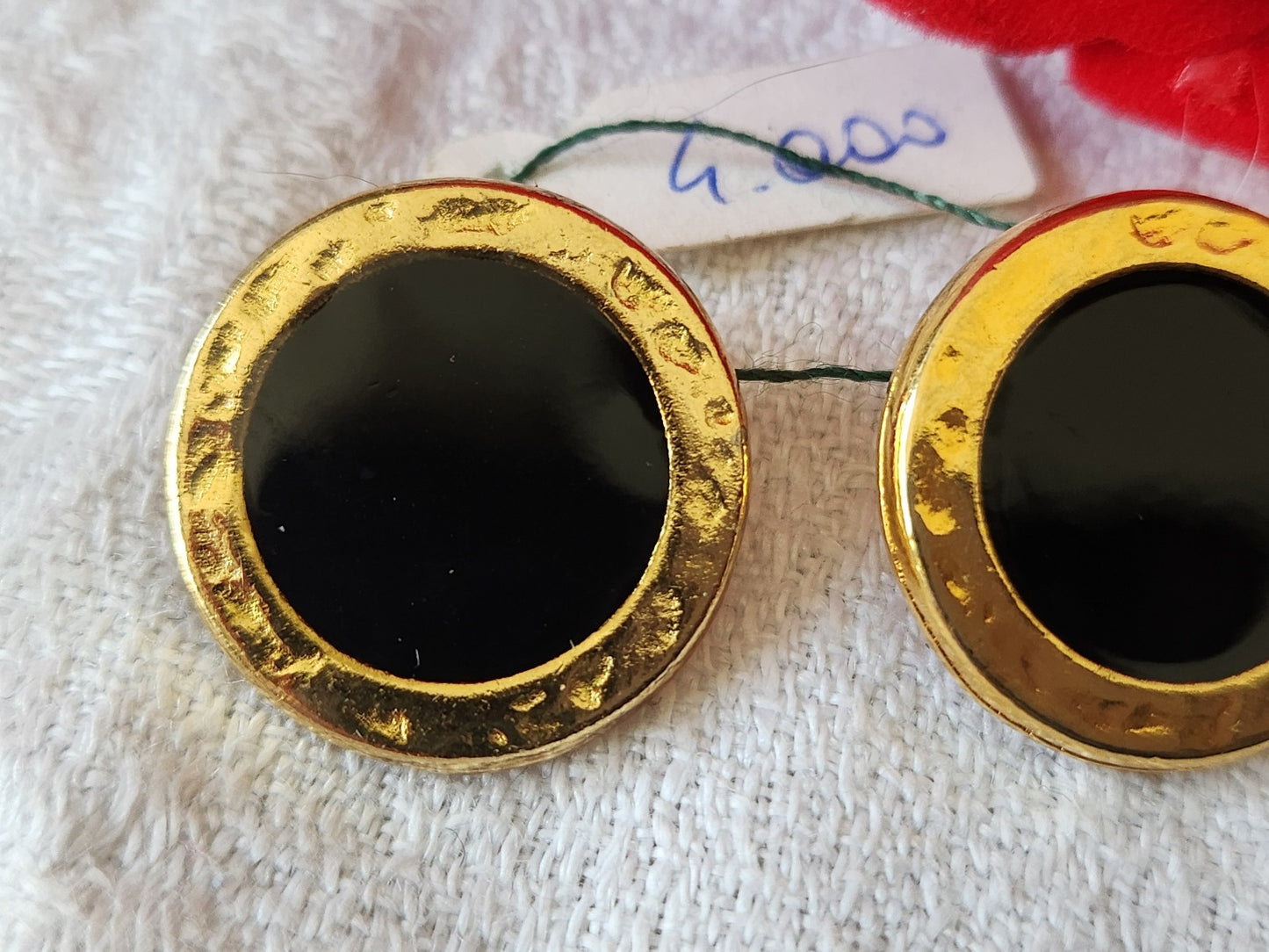 Duo boutons vintage en métal doré noir pied 2 cm G18C