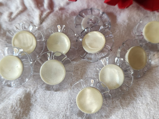 Lot 10 boutons vintage effet fleur coeur nacré pied 1,8 cm acrylique ref 2906