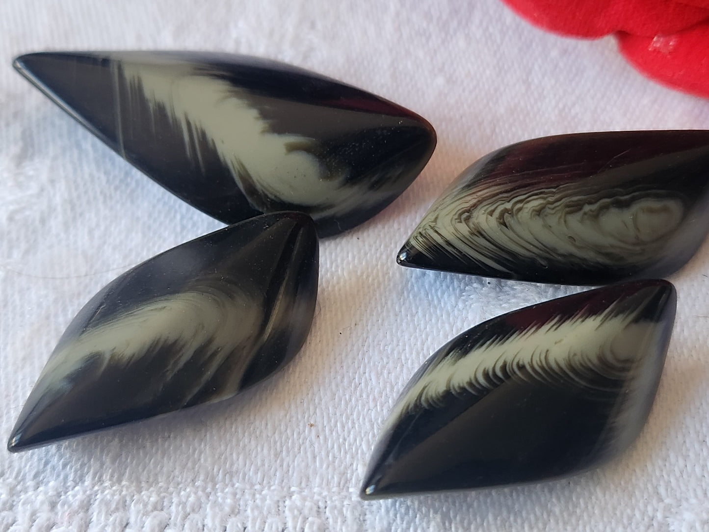 Lot 4 boutons vintage  long veine gris/vert noir panaché ref 680