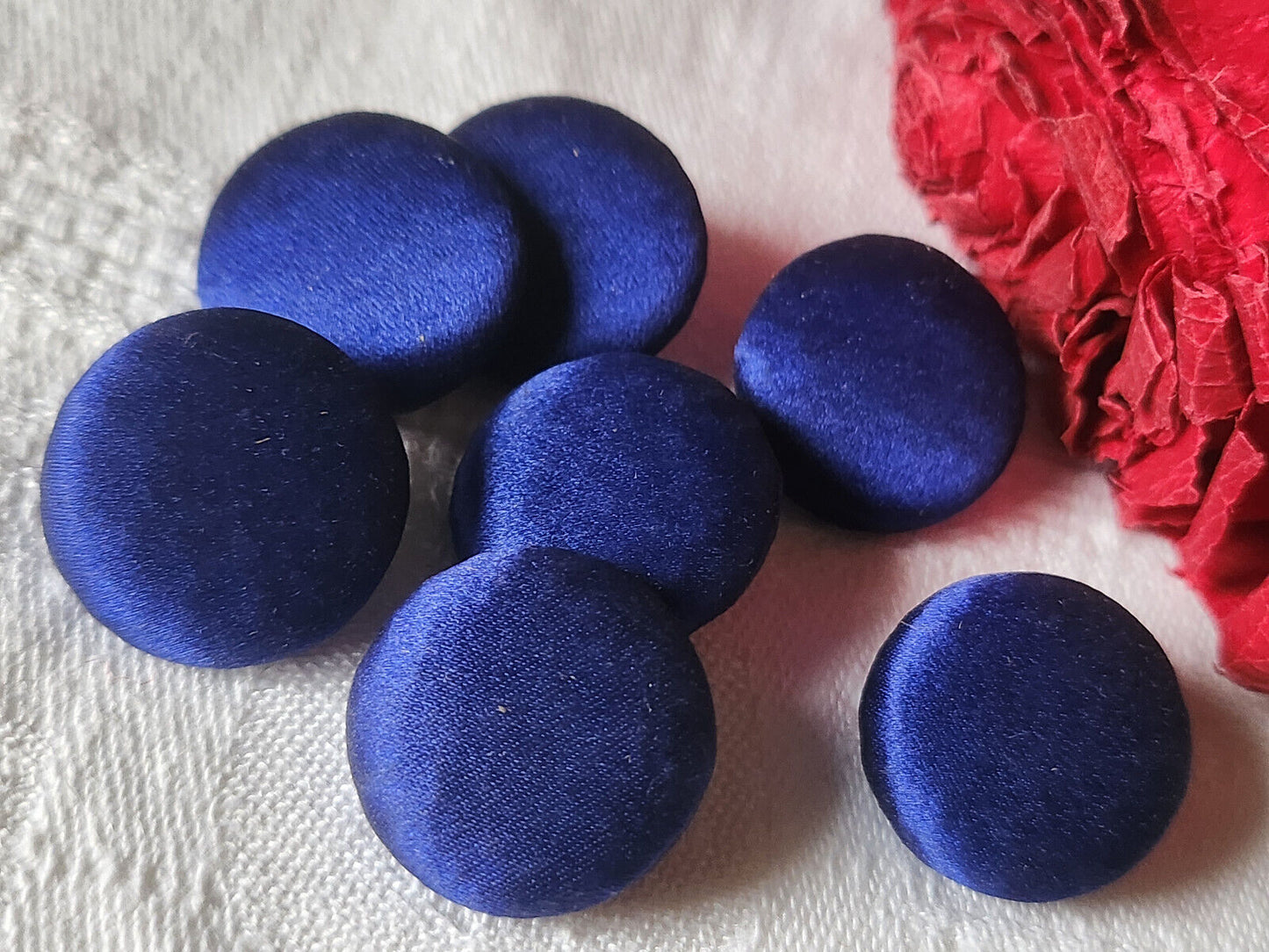 Lot 7 boutons anciens bleu tissu dos cuir pied 2 cm ref 1357