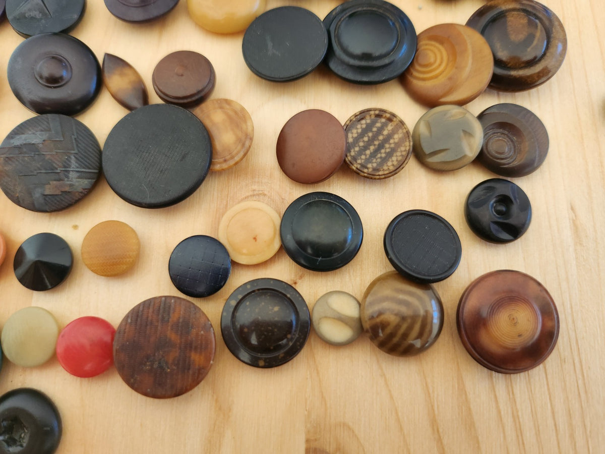 Lot 100 boutons anciens en corozo à pied 1 cm à 2 cm N°3 T10