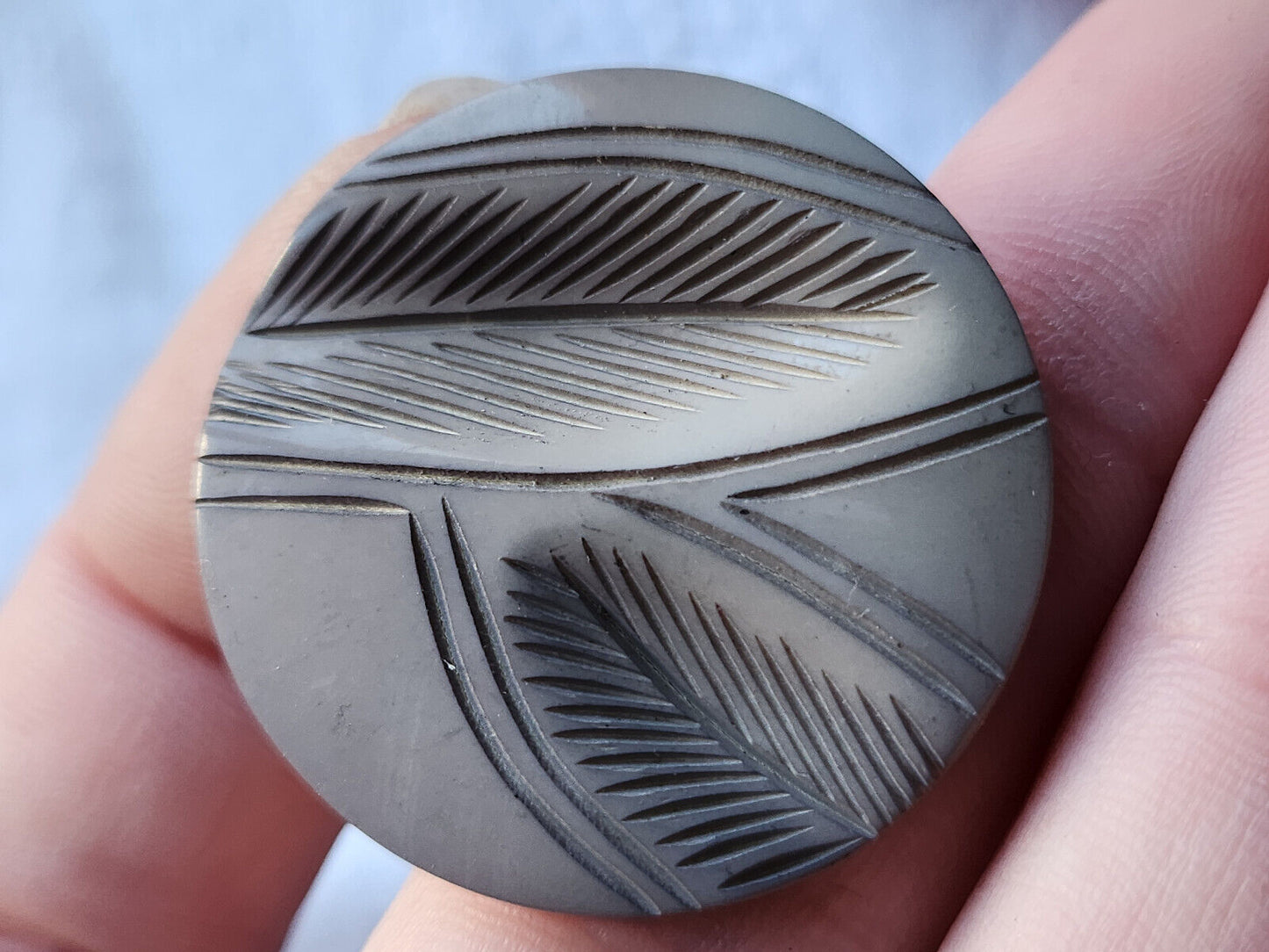 Collection bouton ancien gris camaieu motif feuillage relief 3,3 cm D13L