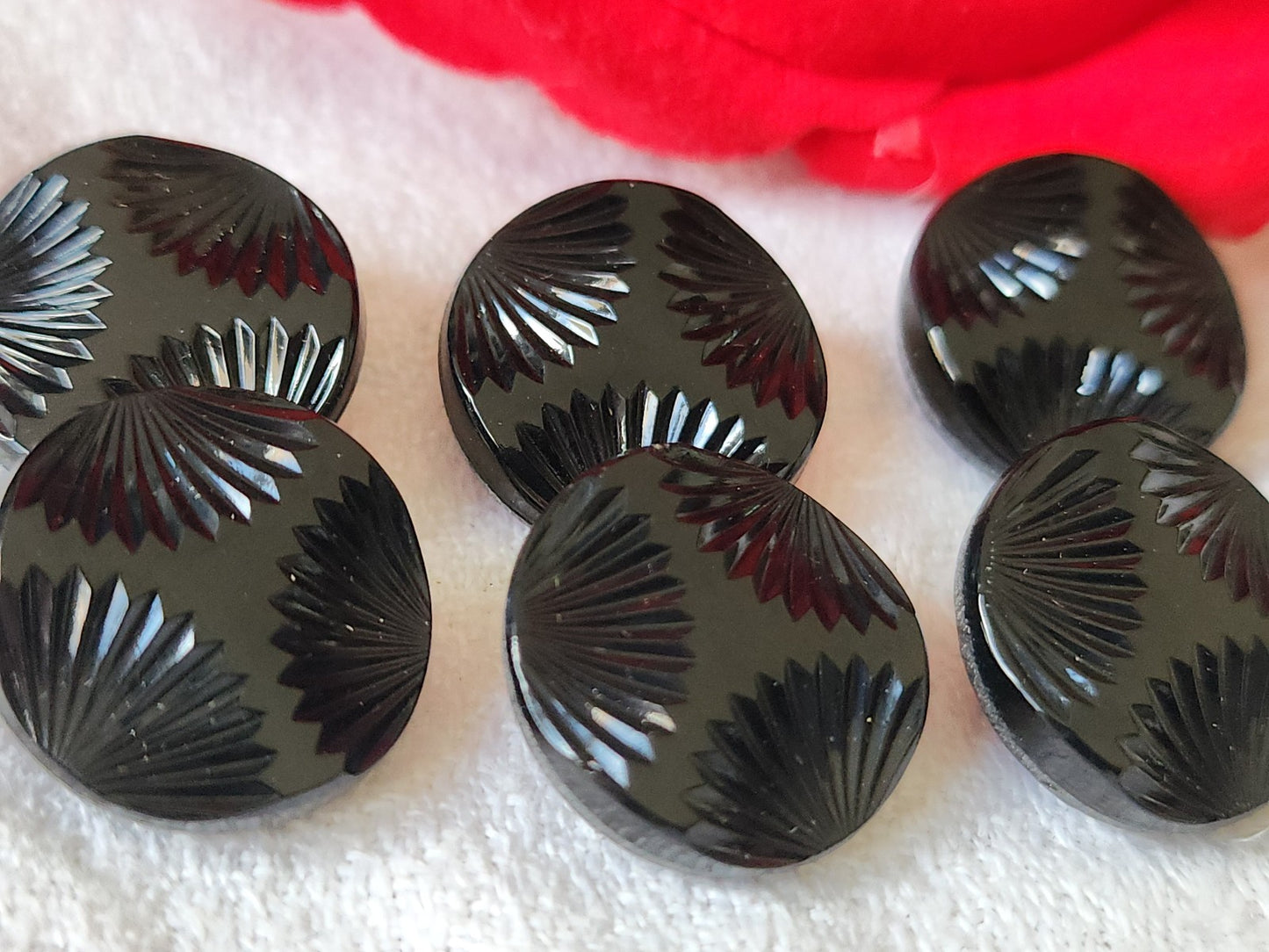 Lot 6 boutons anciens en verre noir 1,8 cm pied ref 0075