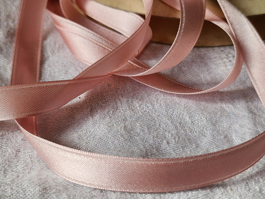 Ruban fin ancien rayonne rose  5 mètres sur 1 cm soie artificielle  B5 n°30