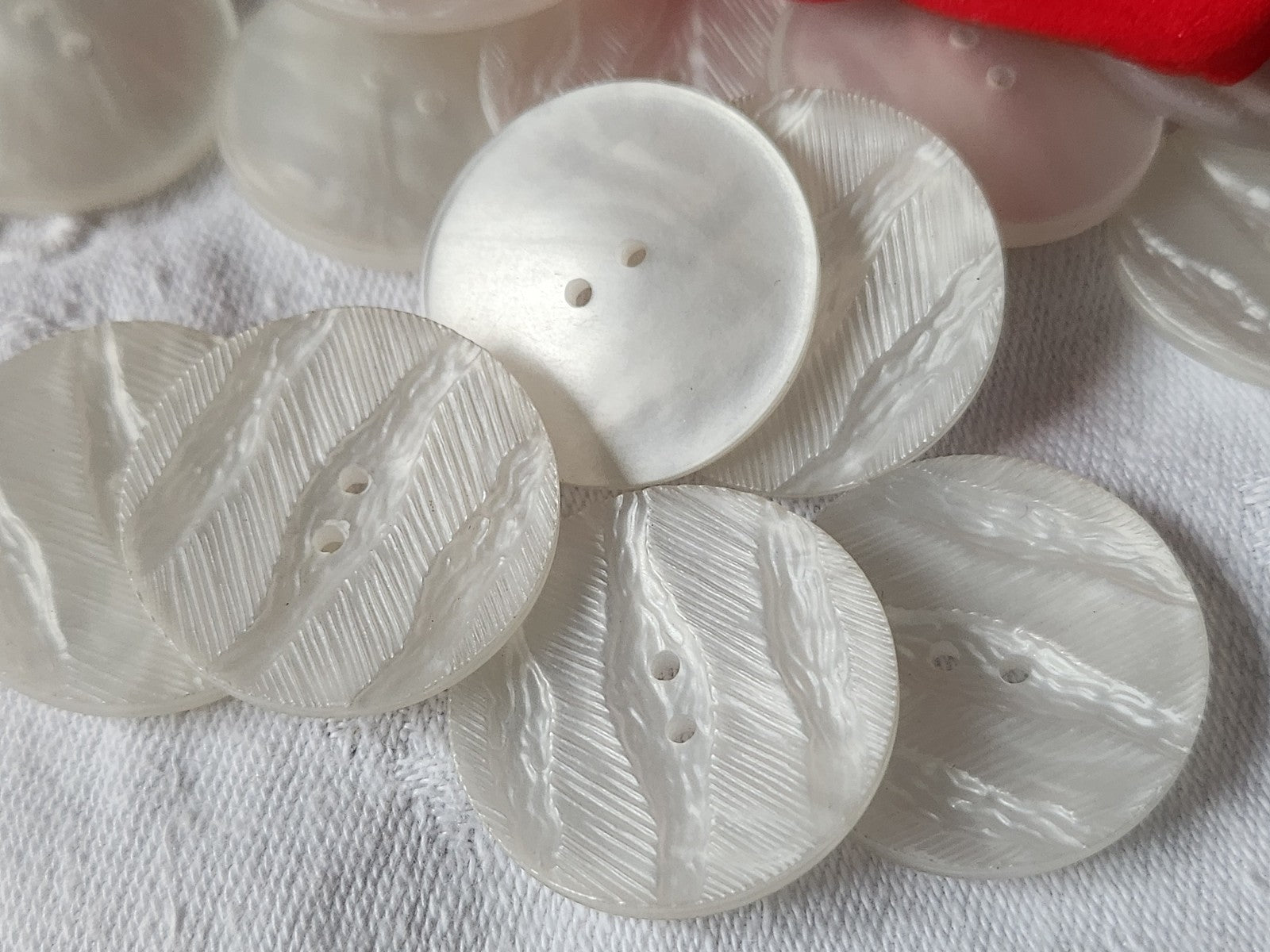 Lot 6 très gros boutons vintage effet  blanc texturé mat 3,5 cm ref 3560