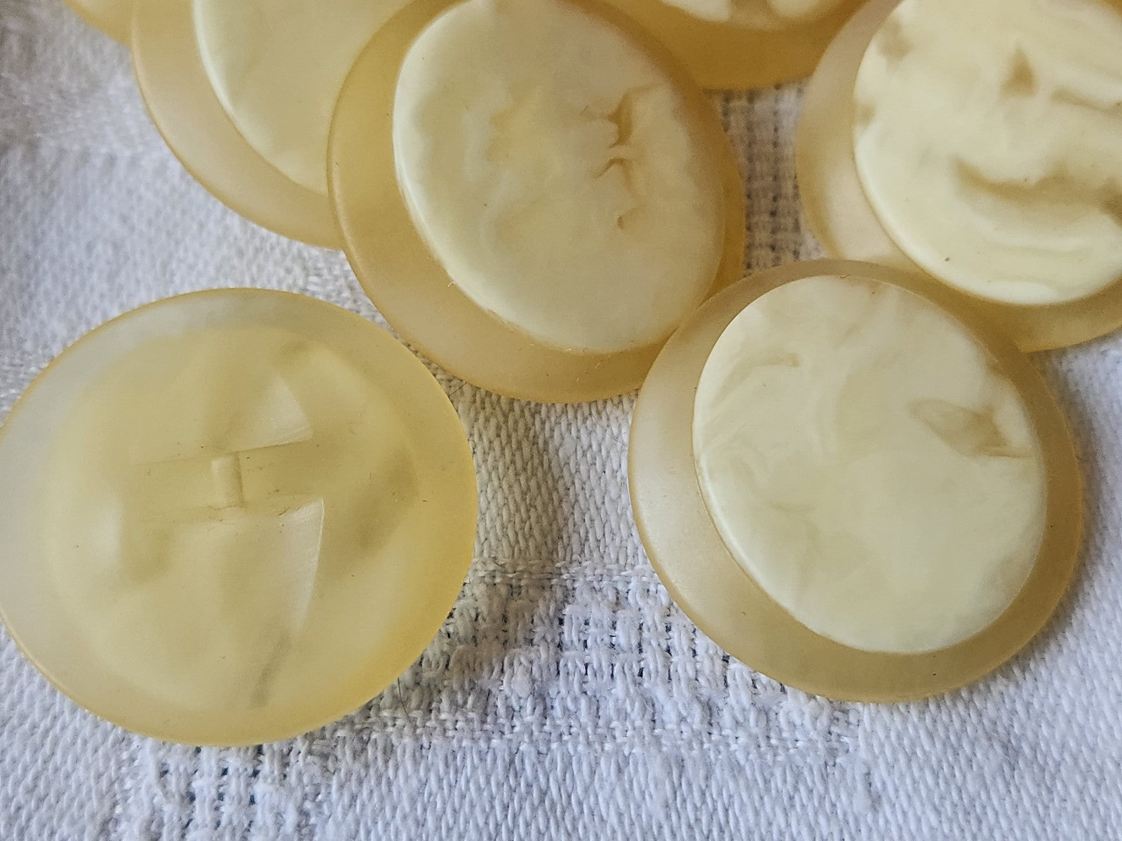 Lot 8  gros boutons vintage creme mat  pied 2,7 cm ref 2167