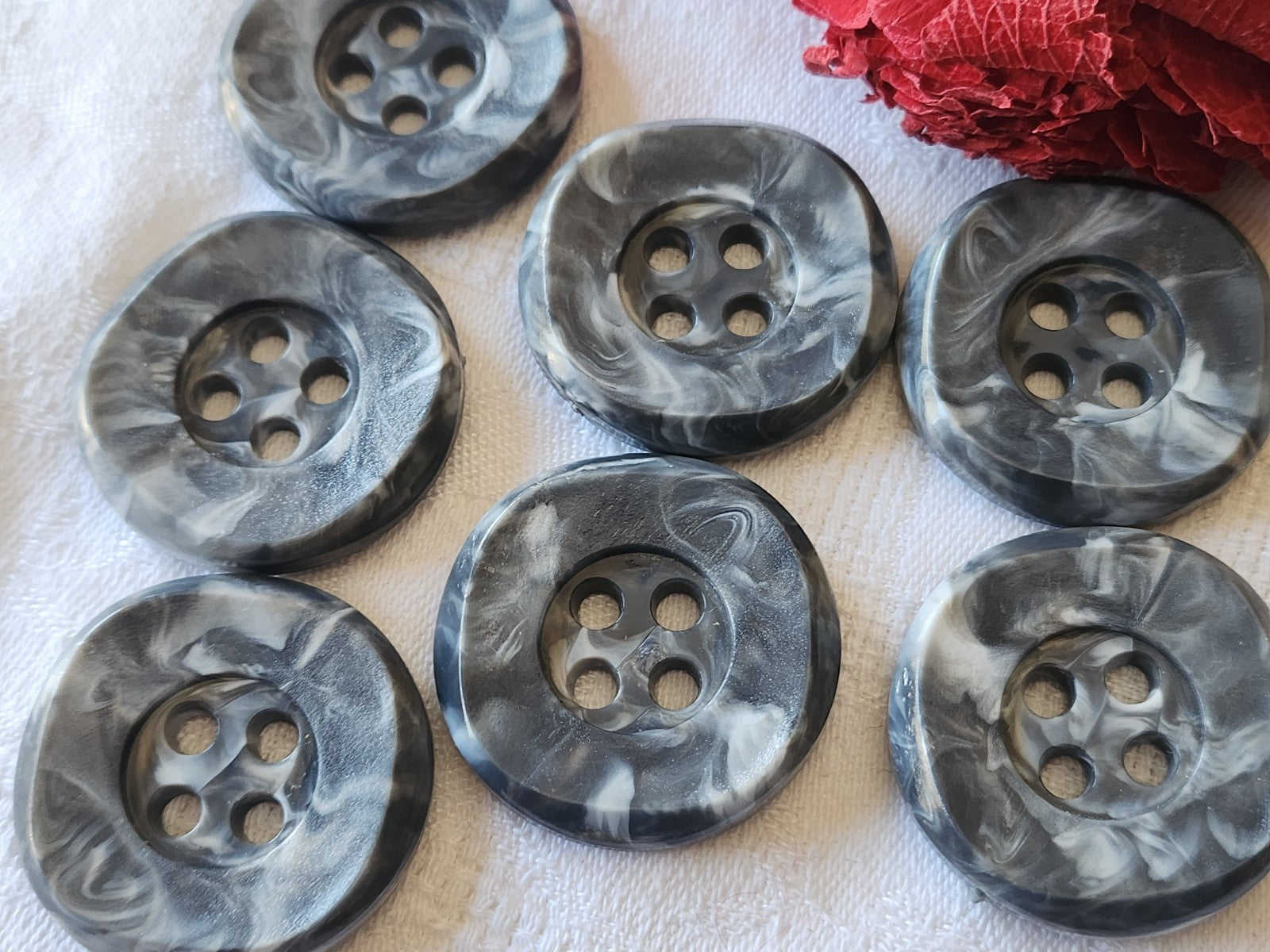 Lot 7 boutons vintage énorme gris chiné 3,4 cm hyper leger trous ref 3392