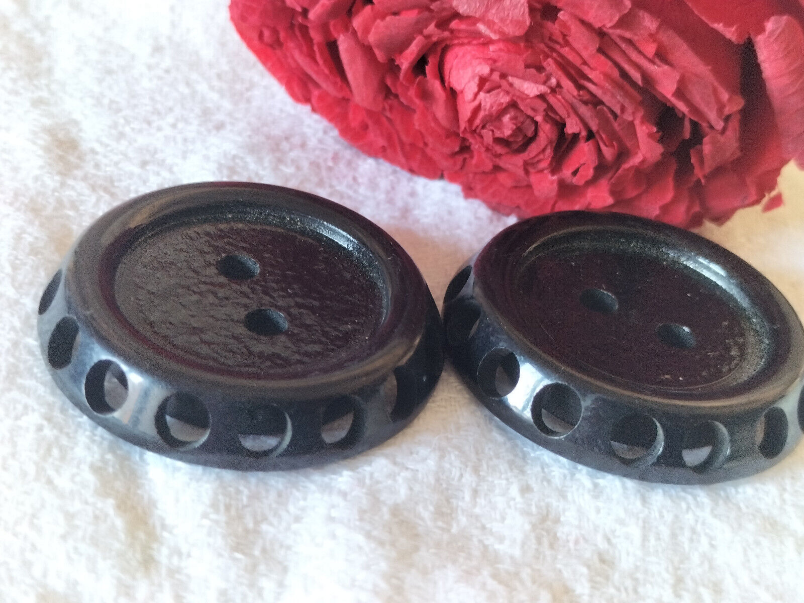 Duo trés gros boutons  noir ajouré vintage XXL 3,9 cm ref 122