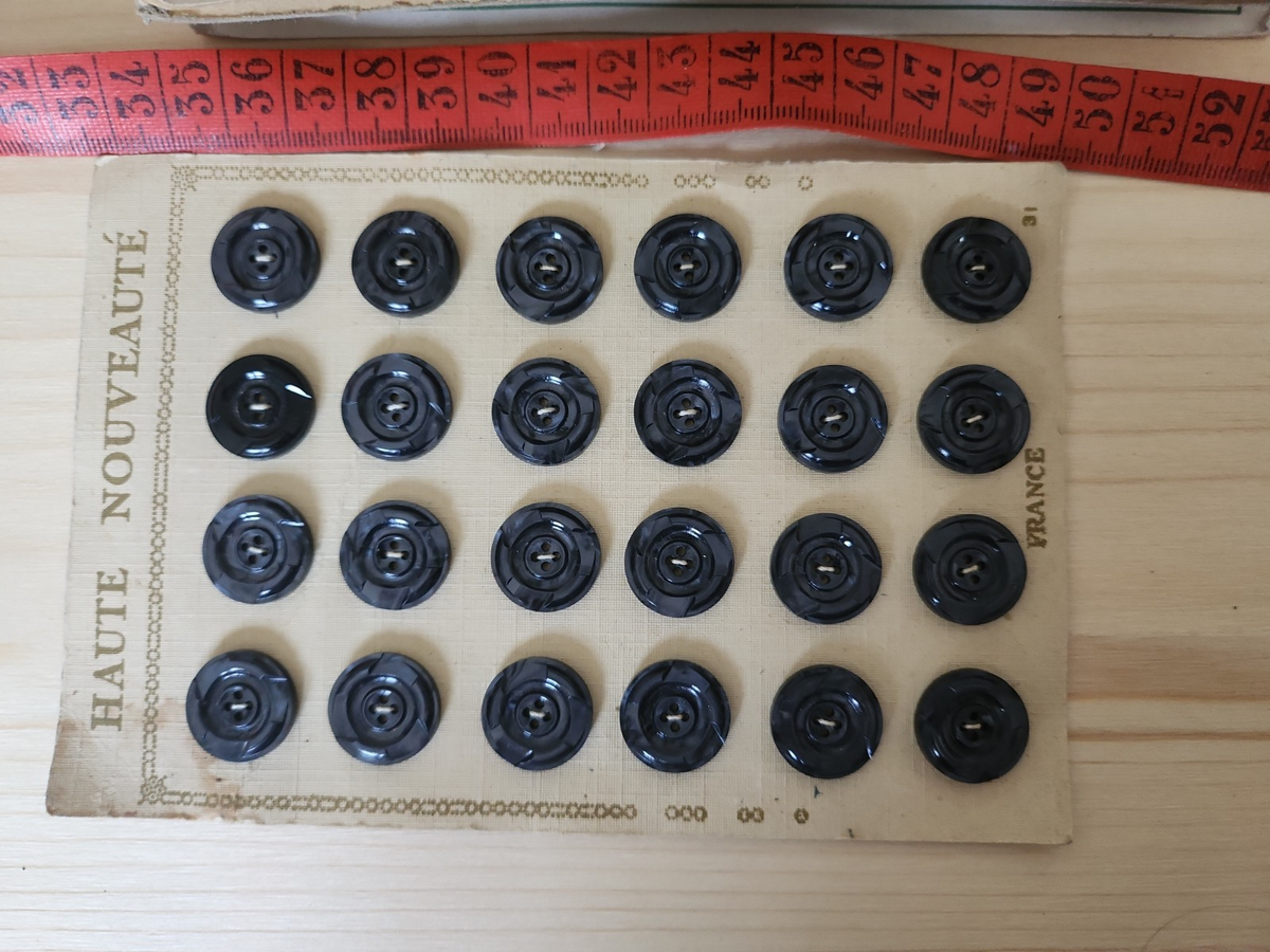 Lot 10 plaques de boutons anciens complétes n°1
