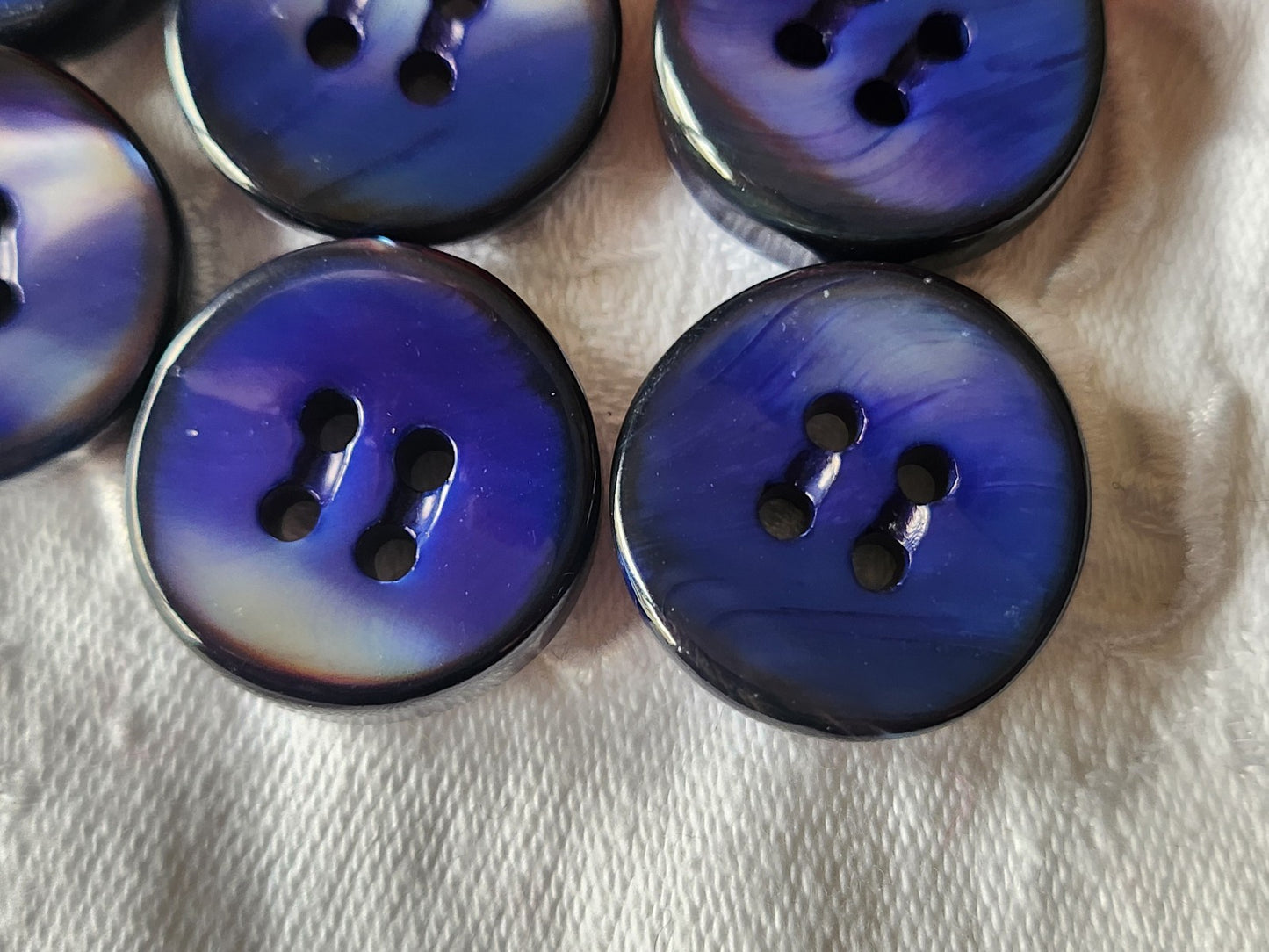 Lot  6 boutons anciens en nacre bleu épais bord 2,2 cm lourd ref  5827