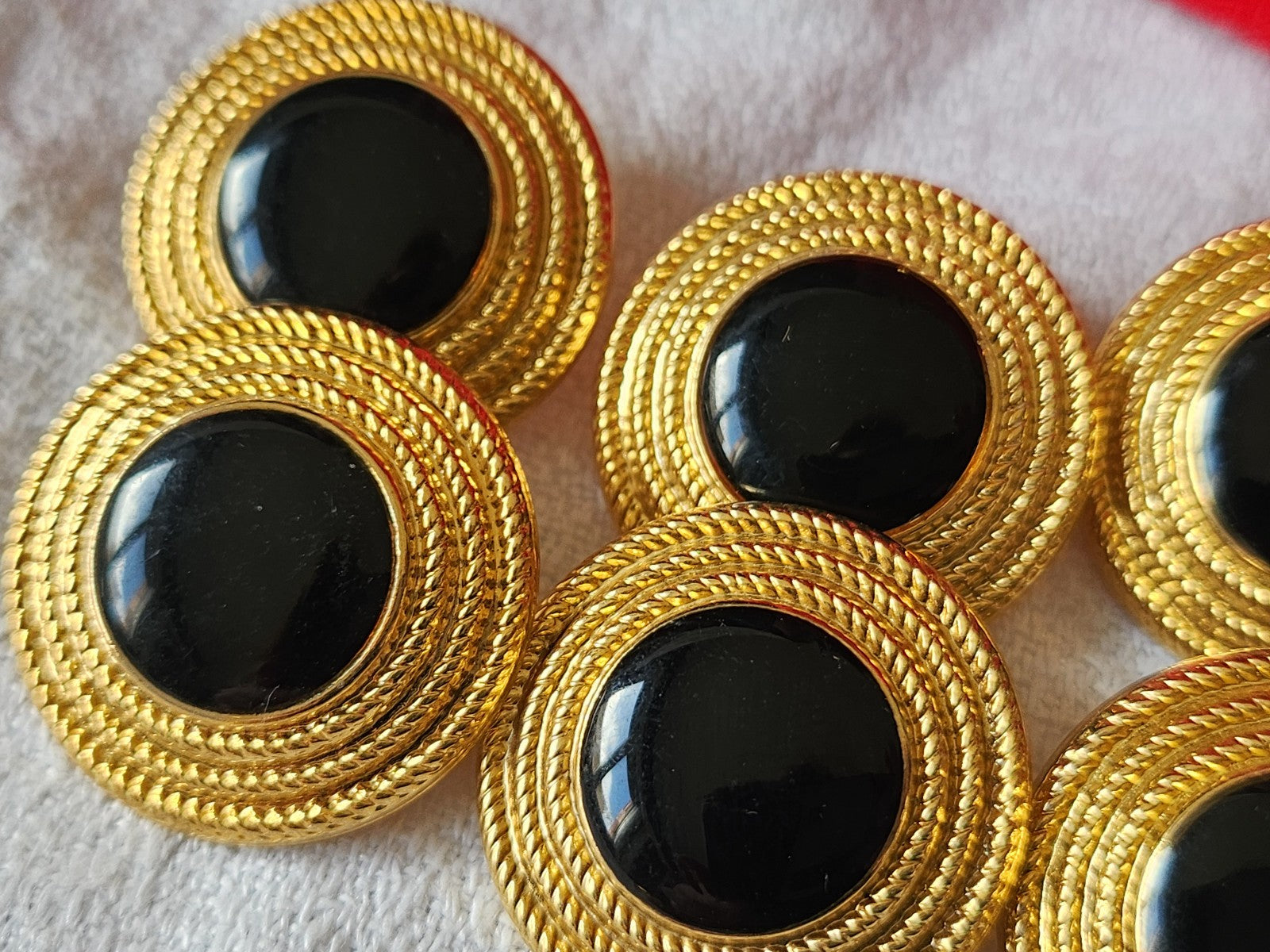 Lot 6 gros boutons vintage en metal doré à pied 2,4 cm ref 408