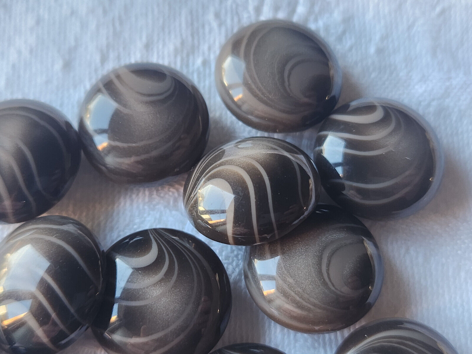 Lot 11 boutons vintage marron bombé veiné pied 1,7, cm camaieu ref 0014