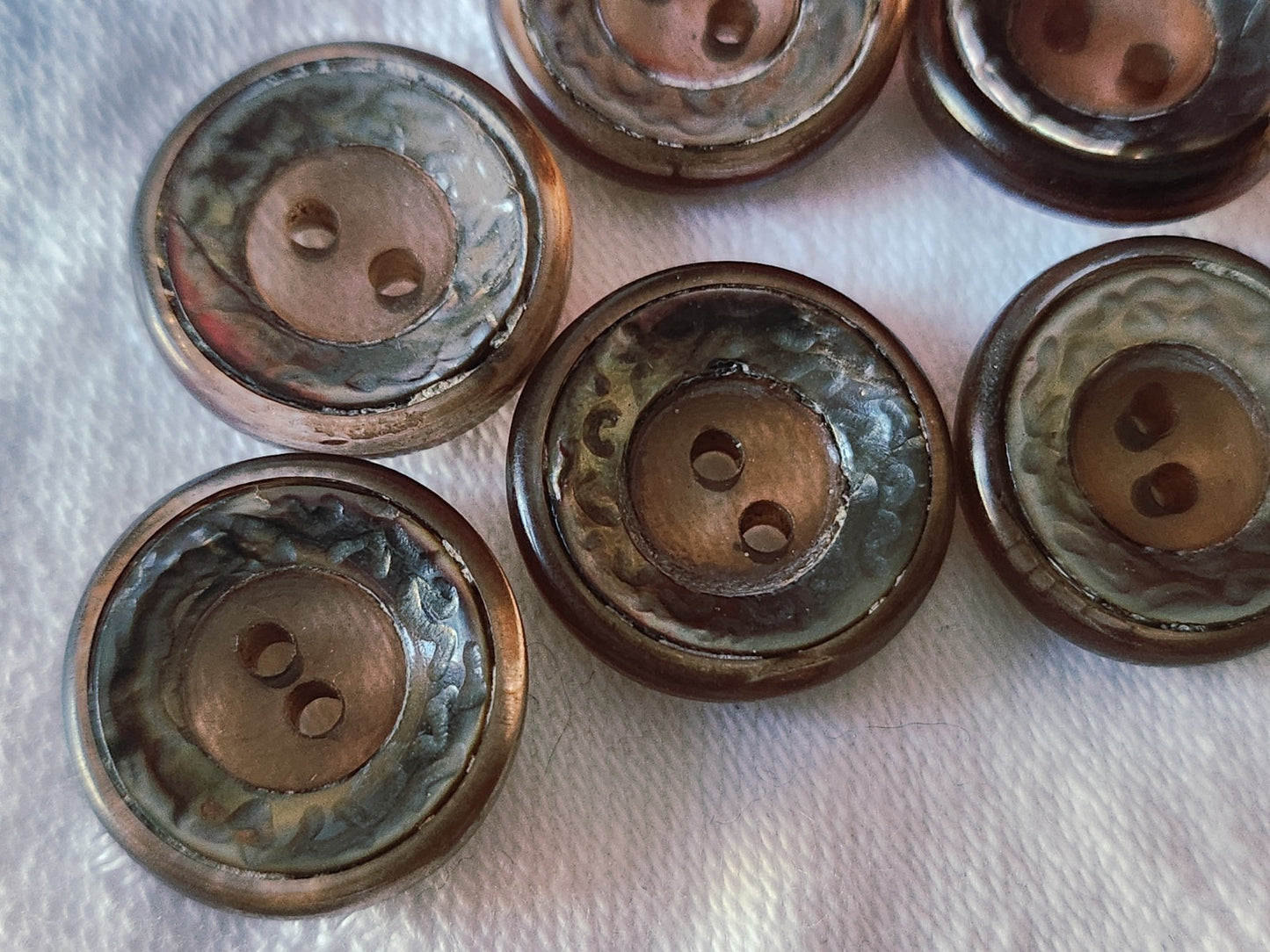 Lot 6 boutons anciens ornement en nacre ciselé 1,8 cm ref 3921