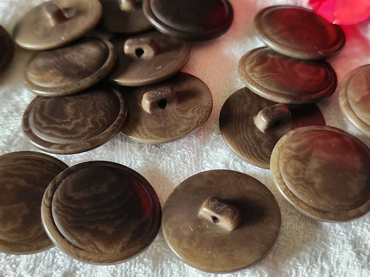 Lot 10 boutons en corozo marron strié couture à pied 2 cm ref 450