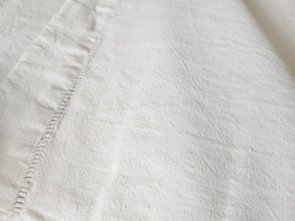 Ancien drap petit monogramme HK jour tiré B5