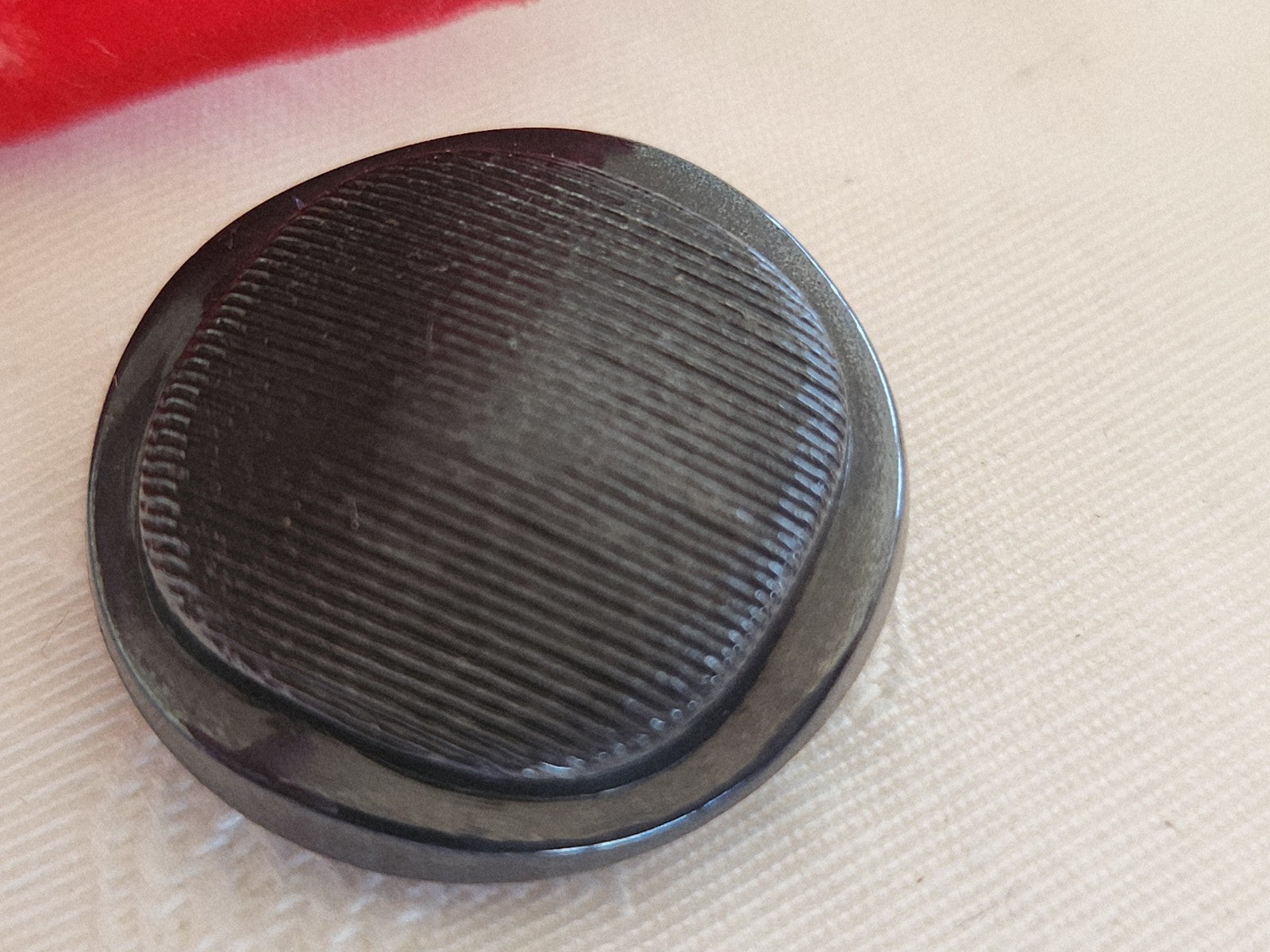 Gros bouton ancien en verre gris anthracite vintage 2,6 cm ou 26 mm G4P