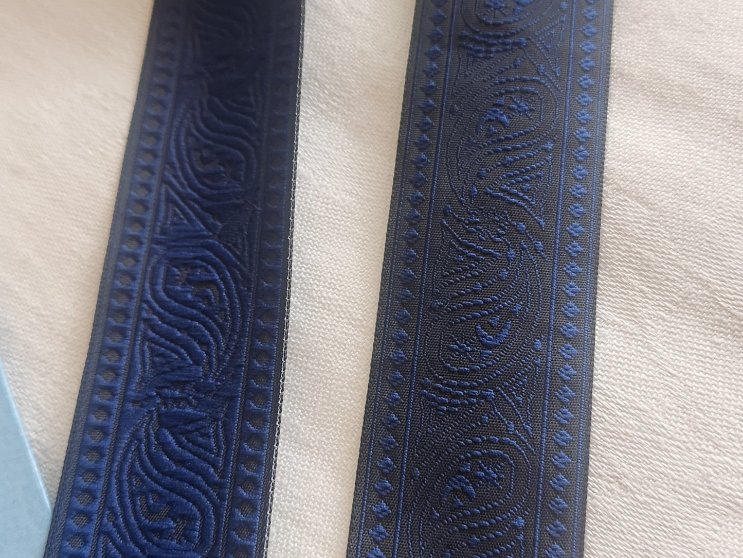 Large galon vintage bleu réversible 2 mètres sur 3 cm noir A5