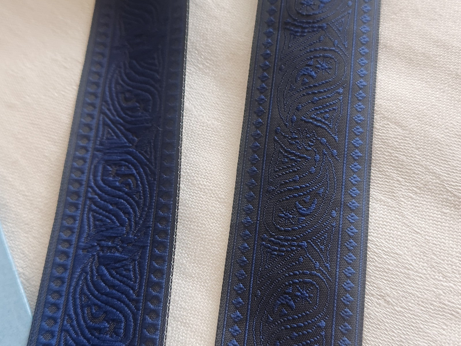 Large galon vintage bleu réversible 2 mètres sur 3 cm noir A5