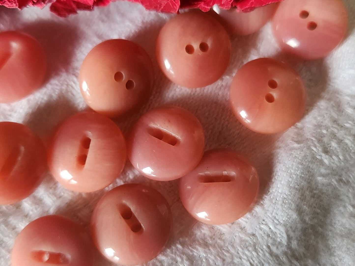 Lot 12 petits boutons vintage camaieu rose bombé trous 1,2 cm ref 534