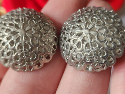 Lot 6 gros boutons vintage métal dentelle filigrame  2,5 cm ref 508