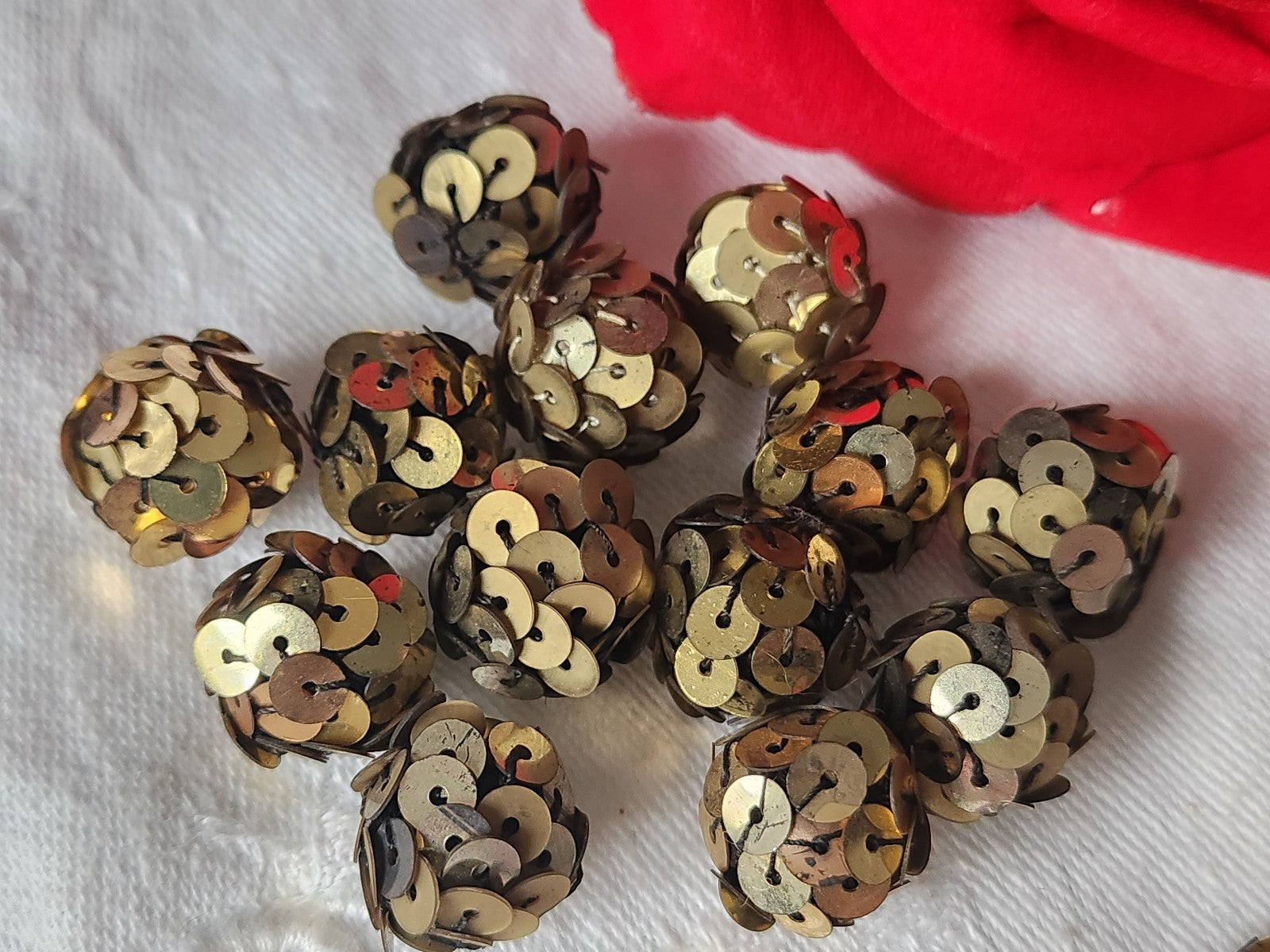 Lot 6 boutons anciens boule de sequin 1,4 cm ref 1535