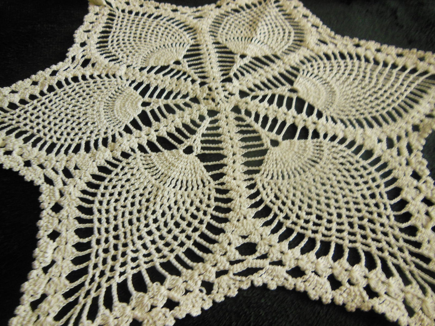Napperon vintage crème travaillé diamètre: 36 cm B6-4