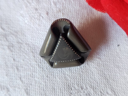 Bouton vintage triangle volume gris pied metal 1,8 cm G17N