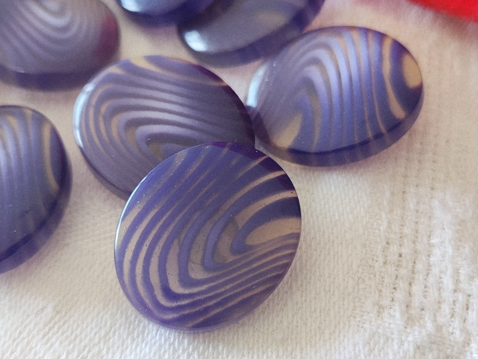 Lot 8 boutons vintage violet ovale transparent veine pied 1,8 / 2,2 cm ref 3849