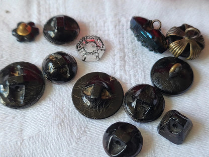 Lot 12 mini boutons anciens en verre vers 1900 collection 0,9 à 1,5 cm ref 6009