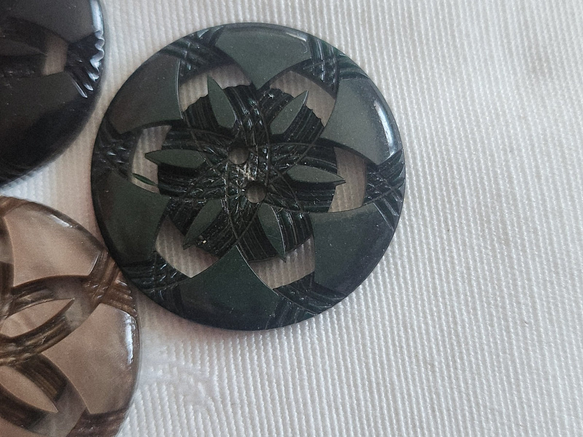 Trio boutons vintage gros découpis ajouré à trous 2,7 cm D15C