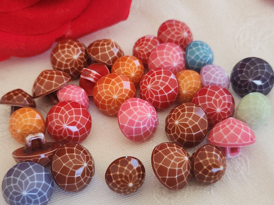 Lot 28 boutons panaché assortiment pied 1,1 à 1,4 cm ref 6295