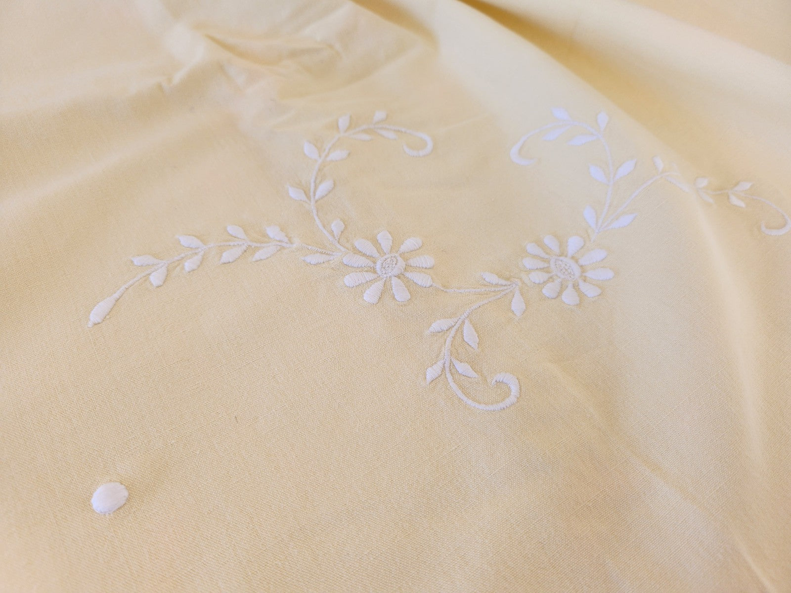 Lot deux draps anciens jaune monogrammes HK idéal rideau B6