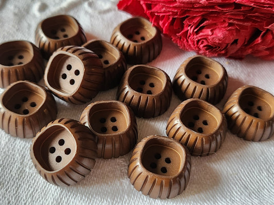 Lot 12 boutons vintage vintage marron haut rebord trou  1,6 cm ref 3072
