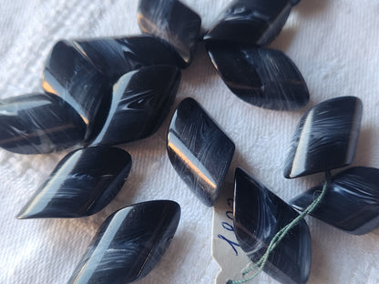 Lot 7 jolis boutons vintage bleu biseauté au minimum 1,4 cm ref 1801