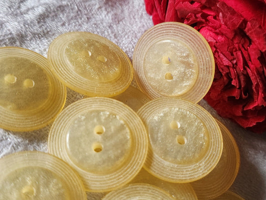 Lot 6 boutons vintage beige scintillant à trous  2,3 cm ref 3177