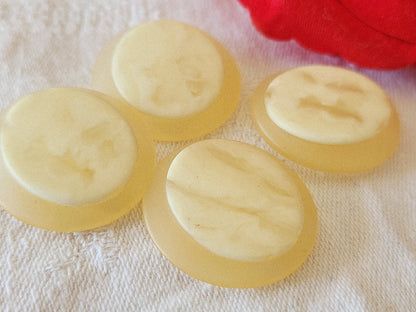 Lot 4 gros boutons vintage lbeige à pied  2,7 cm ref 3864
