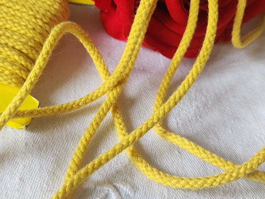 Cordon vintage jaune 5 métres sur 0,3 cm  A2