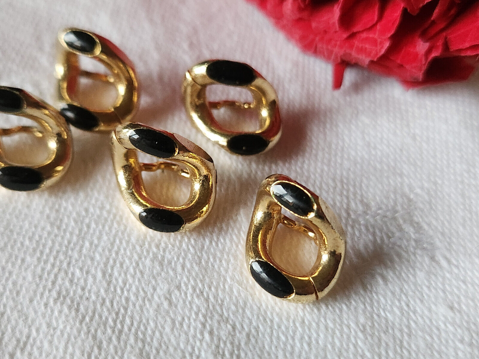 Lot 5 boutons vintage métal doré noir effet maillon chaine 1,1 sur 1,3 ref 845