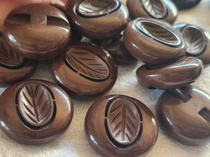 Lot 7 boutons vintage marron motif feuillage 2,2 cm à pied ref 5735