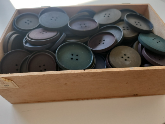Gros lot environ 150 boutons vintage XXL mat 3,7 à 4,3 cm