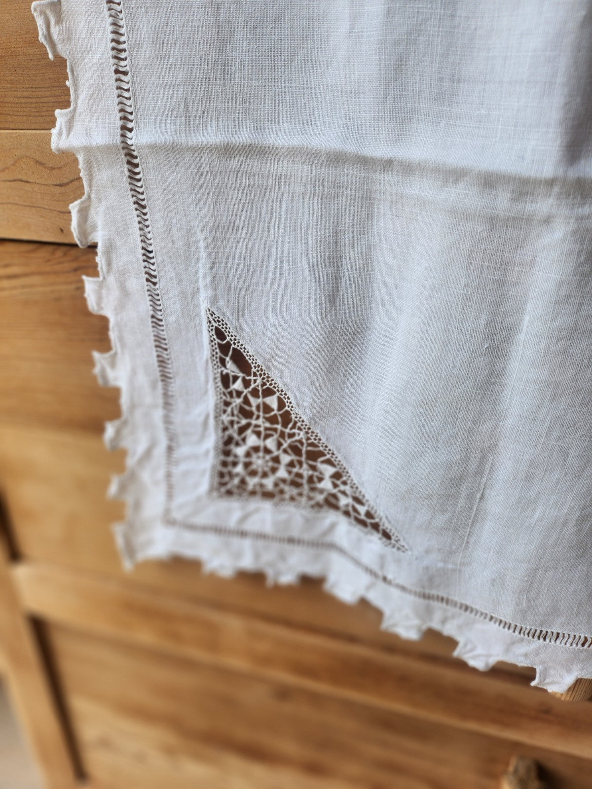 Ancienne nappe surnappe application jour  66 cm sur 88 B8