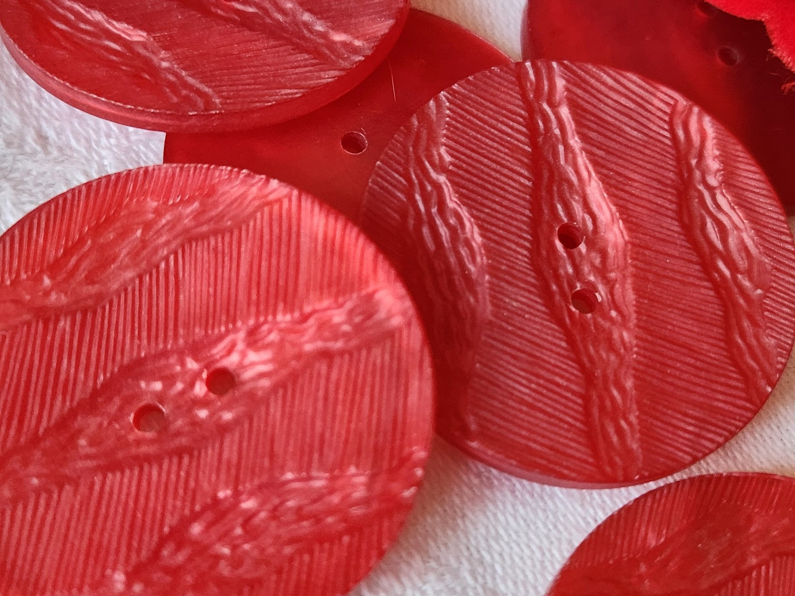 Lot 6 enormes boutons vintage rouge mat 3,4 cm ref 1596