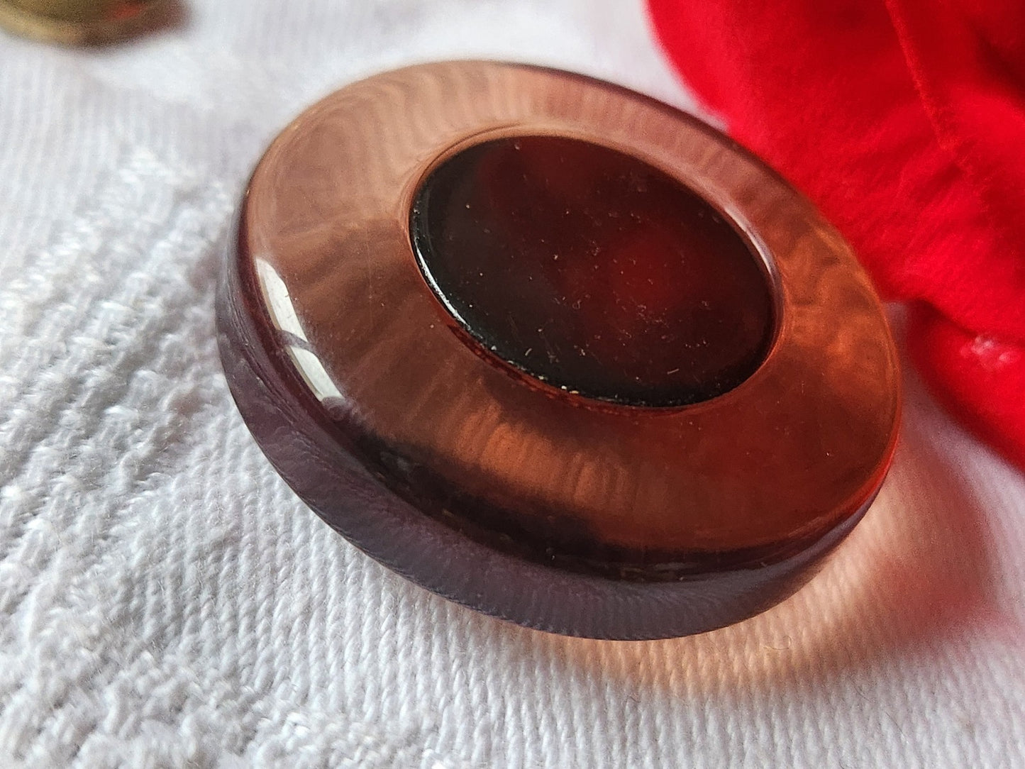 Gros et épais bouton vintage fumé coeur en nacre pied 3,3 cm G5R