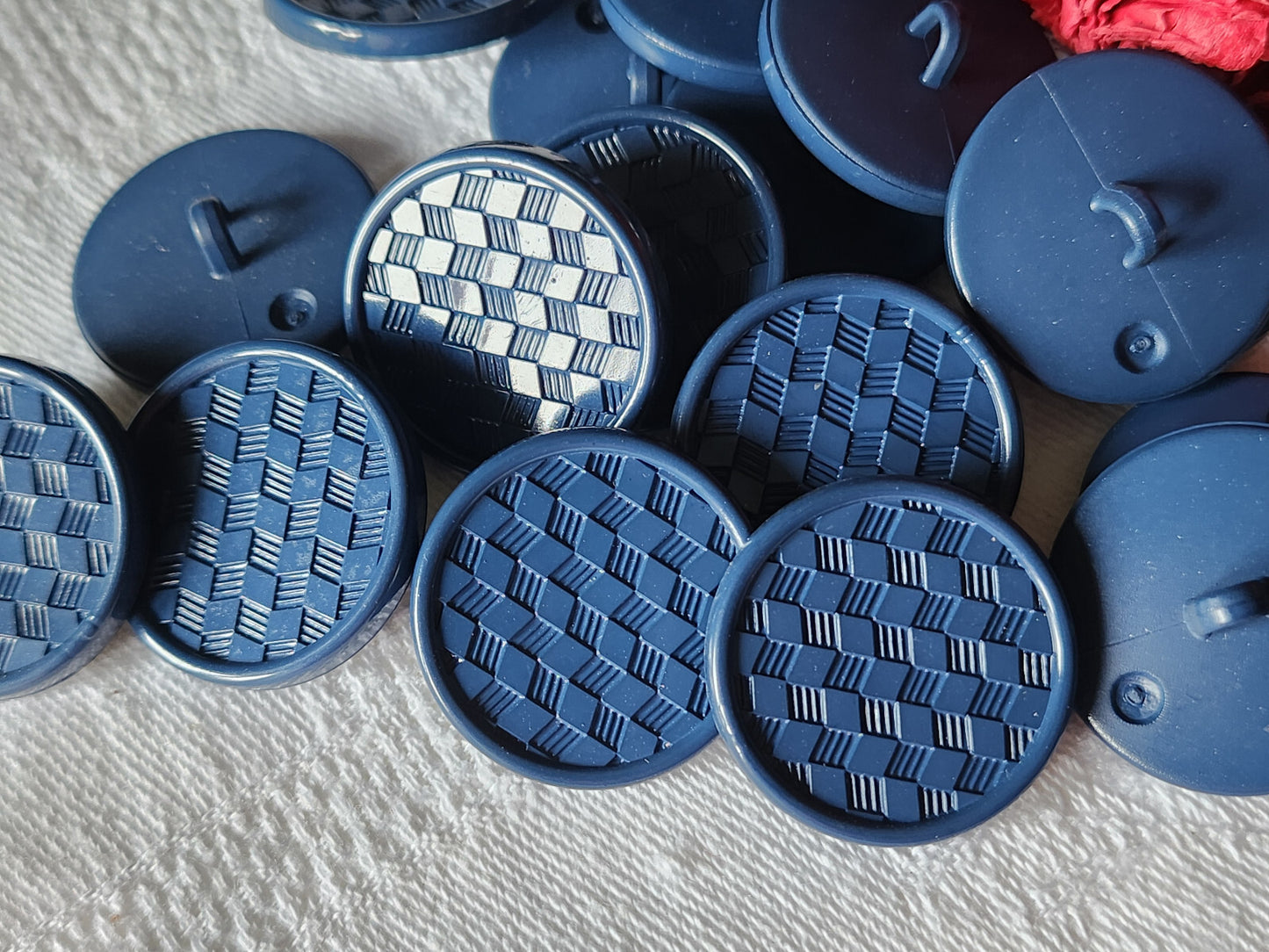 Lot 26 boutons vintage bleu  gros à pied finitions moyennes 2,5 cm ref 3393