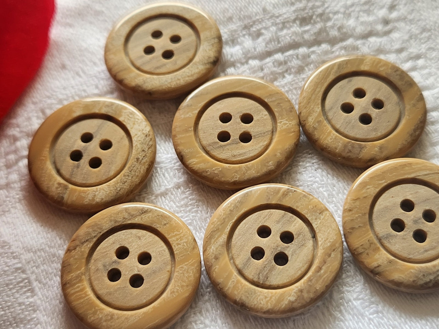 Lot 7  boutons vintage marron camaieu trous  2,2 cm ref 2544