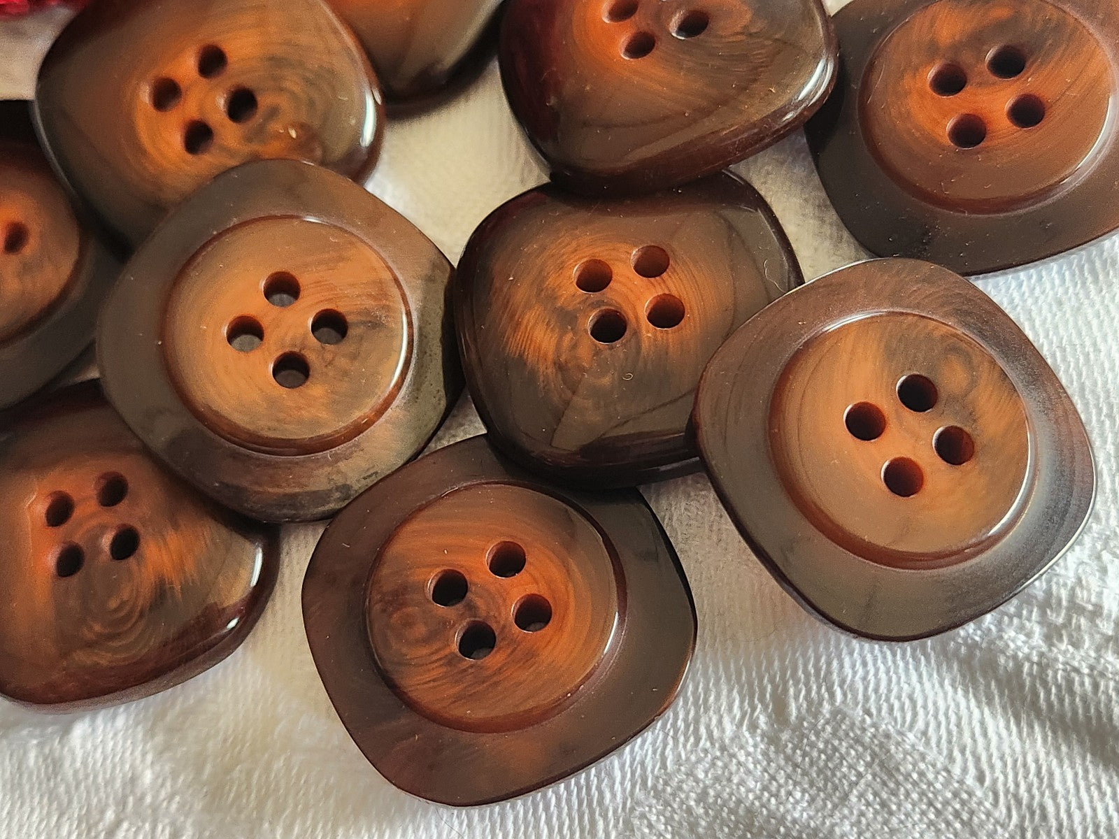 Lot 7 gros boutons vintage marron orangé trous 2,6 cm ref 1500