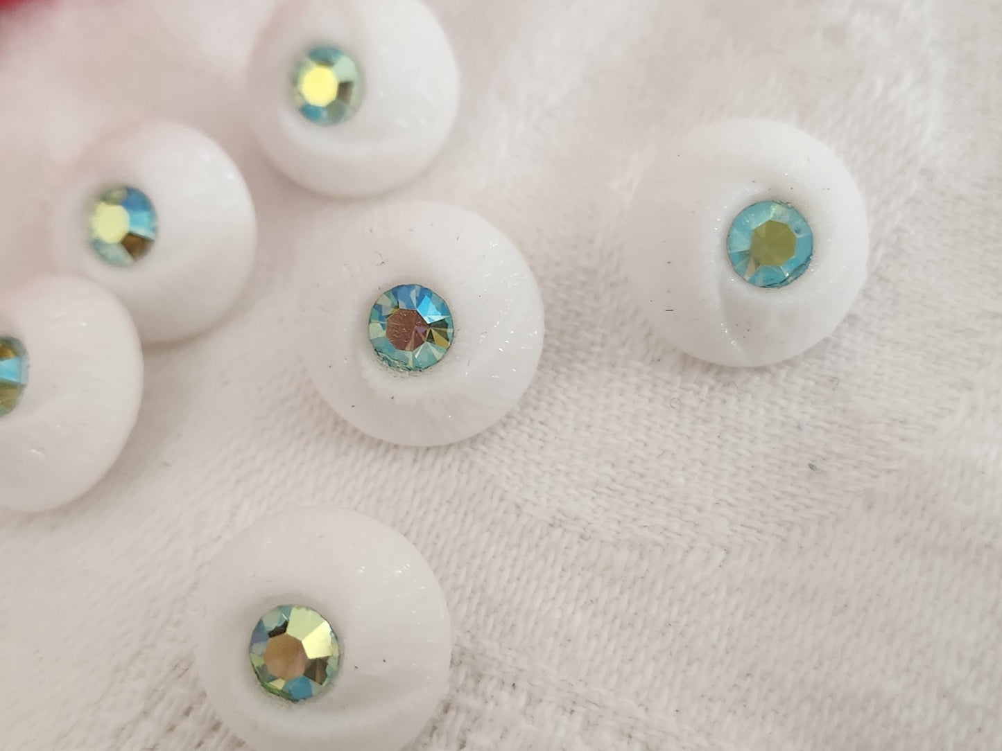 Lot 6 boutons vintage en verre blanc avec strass mordoré vert  1,3 cm ref 6365