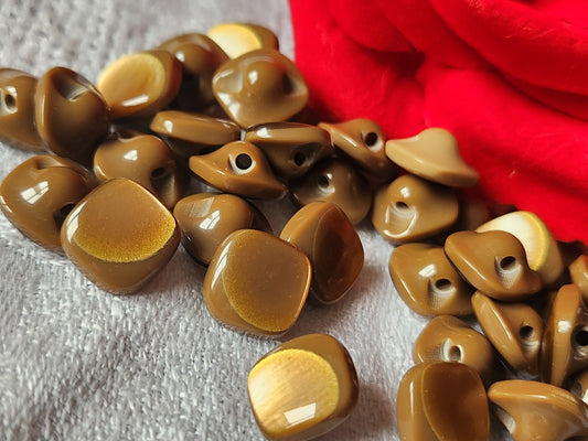 Lot 18 mini  boutons vintage à pied jolis carré marron  1 cm ref 298