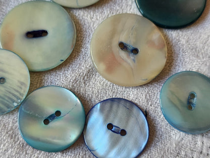 Lot 17 boutons en nacre vintage tons bleu 1,7 cm à 2,5 cm panaché ref 6126